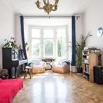 Apartman Rain Man's *