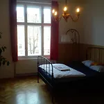 Apartman Rain Man's *